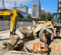 操女人逼视频高温下的坚守｜道路建设者用汗水铺就畅通路